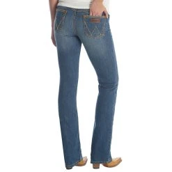 Wrangler Women's Western Retro Mae Jean - Mid Rise